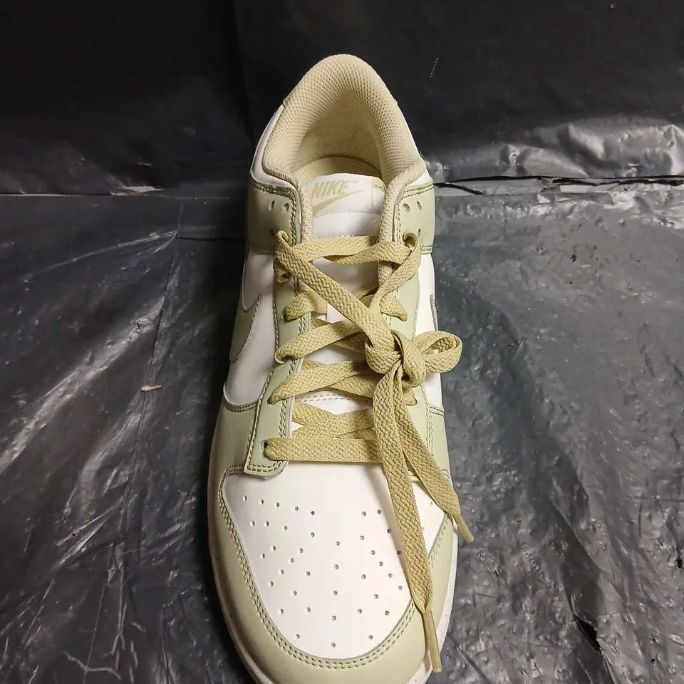 NIKE DUNK LOW SNEAKERS – UK SIZE 9.5