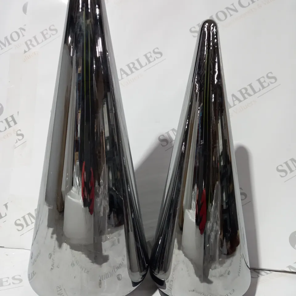 BOXED KELLY HOPPEN SET OF 2 INDOOR/OUTDOOR PRELIT GLASS DECOR - REFLECTIVE CONES