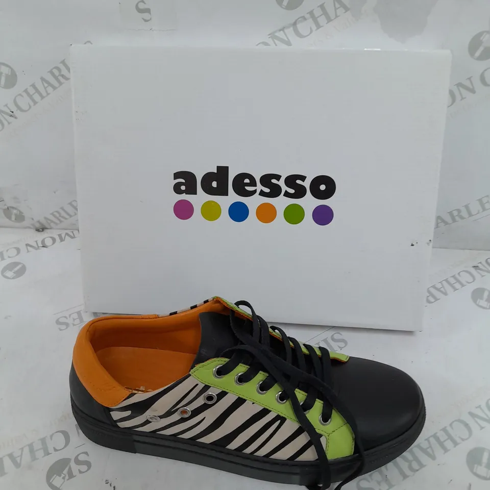BOXED PAIR OF ADESSO ANIMAL PRINT TRAINERS SIZE 6 