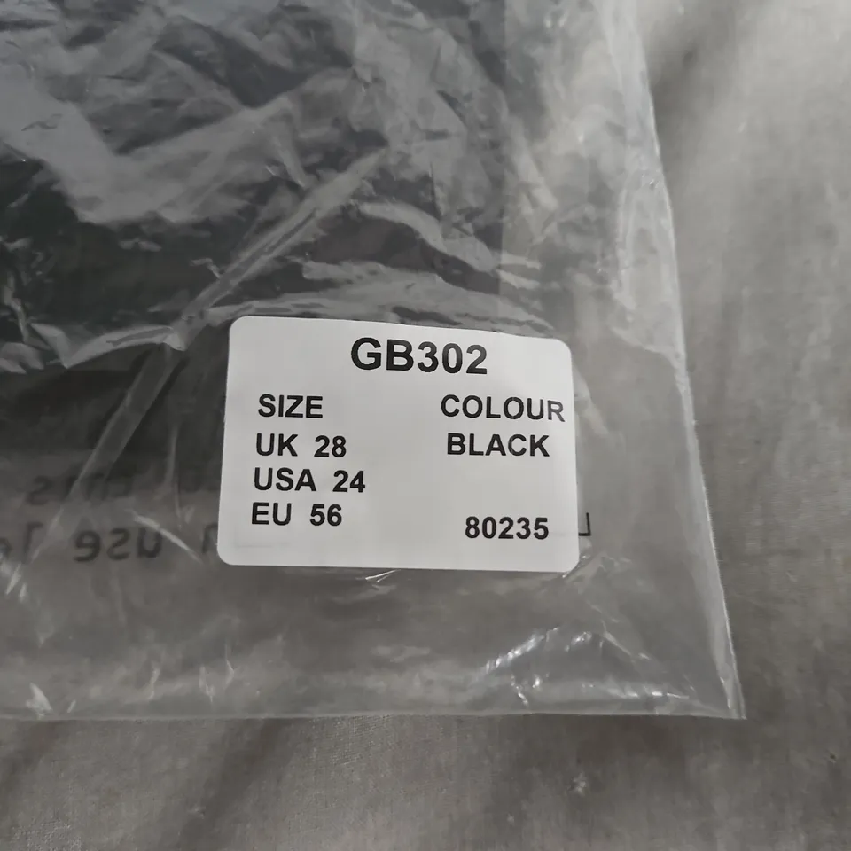 GB302 PLEATED BACK TEE – BLACK, UK 28 (EU 56, USA 24)