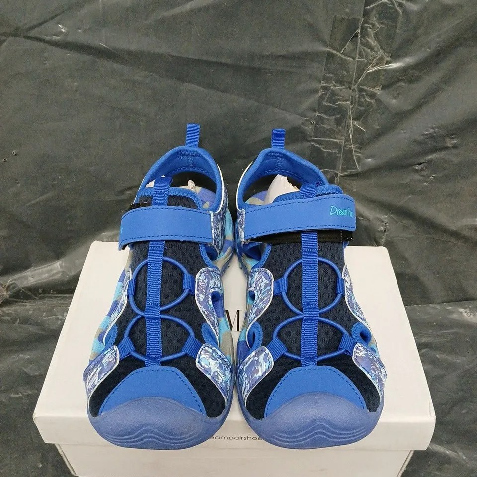 BOXED PAIR OF DREAM PARIS KIDS SANDALS - UK SIZE 4