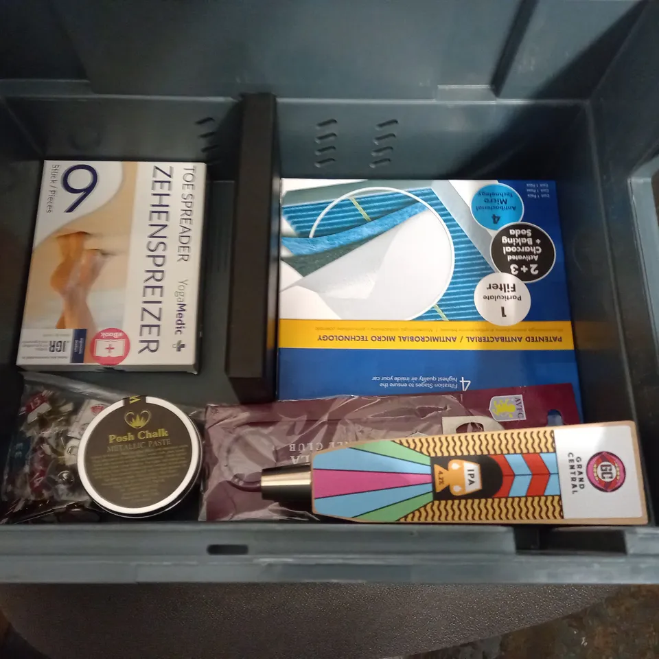 LOT OF ASSORTED HOUSEHOLD ITEMS TO INCLUDE DART ACCESSORIES, SQUARE SWITCH AND RUGBY STUDS