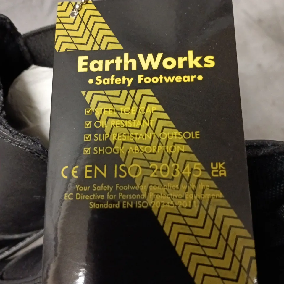 EARTHWORKS SAFETY BOOTS – BLACK LEATHER CHELSEA-STYLE SAFETY FOOTWEAR - UK 10