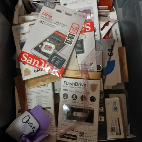 LARGE QUANTITY OF ASSORTED ELECTRICAL ACCESSORIES TO INCLUDE FLASH DRIVES AND SD CARDS