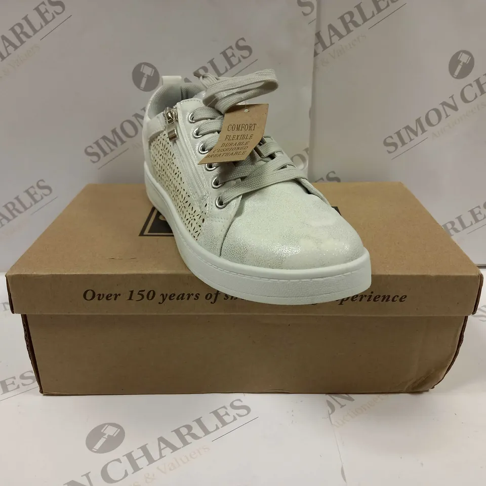 BOXED PAIR OF CUSHION WALK LASER CUT ZIP TRAINERS IN IVORY - SIZE 5