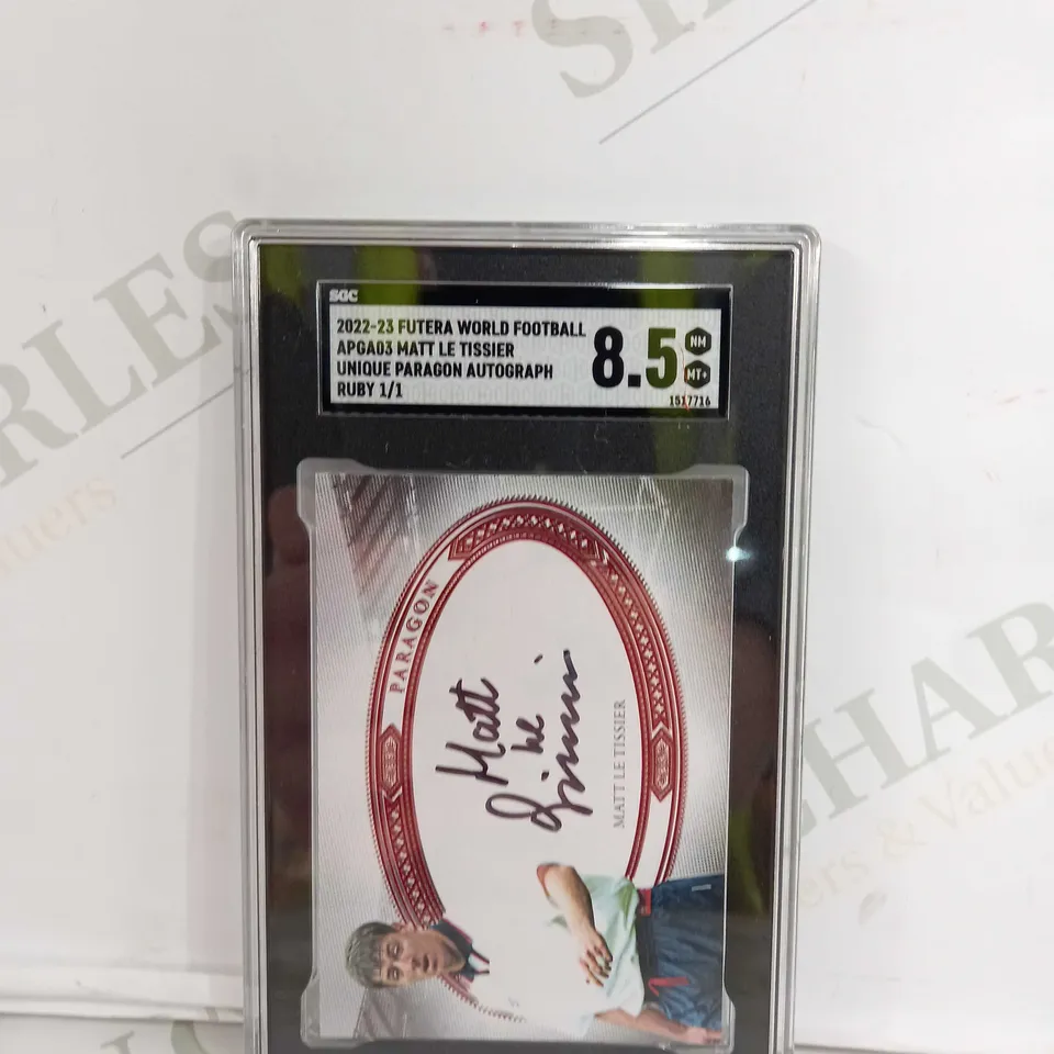 SGC 2022-23 FUTERA WORLD FOOTBALL APGA03 MATT LE TISSER UNIQUE PARAGON AUTOGRAPH RUBY 1/1 - 8.5