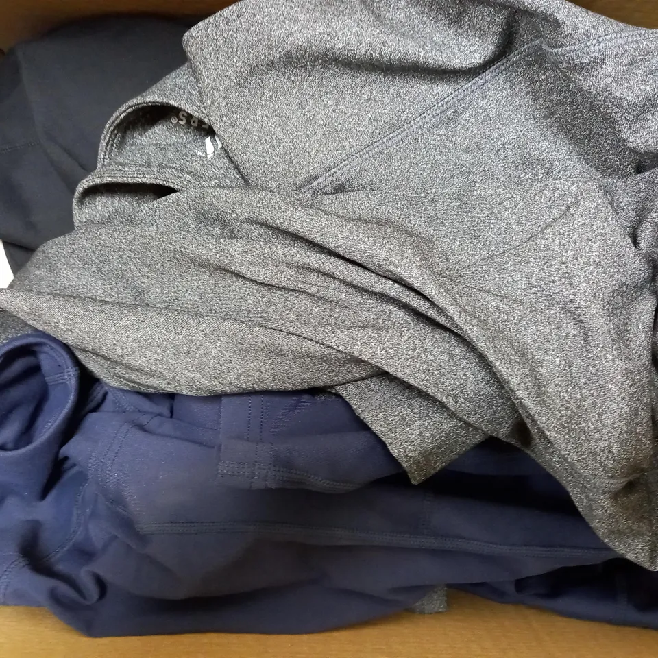 APPROXIMATELY 20 ASSORTED WOMEN CLOTHING IN VARIOUS SIZES TO INCLUDE KIM&CO, SKECHERS, AND MASAI FASHION 
