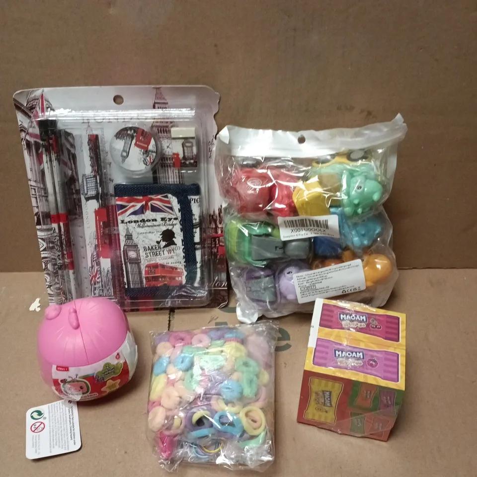 APPROXIMATELY 10 ASSORTED TOYS & GAMES PRODUCTS TO INCLUDE STATIONARY SET, FIGURINES, PLUSH TOY ETC  