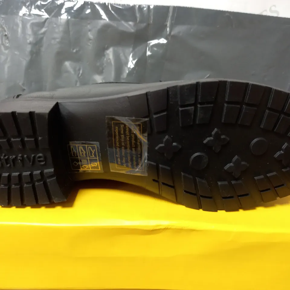 STRIVE SEVILLE SLIP ON SHOES IN BLACK - UK 4