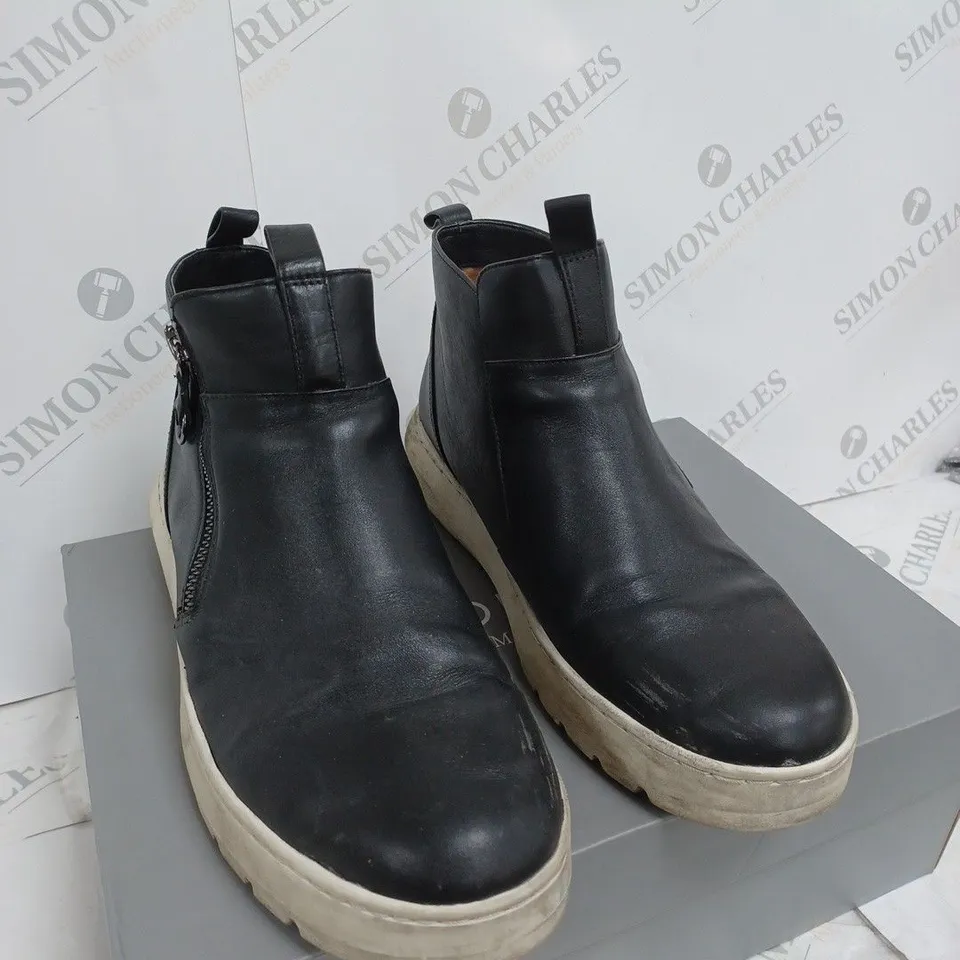 VIONIC BLACK HIGH TOP TRAINERS - SIZE 6.5