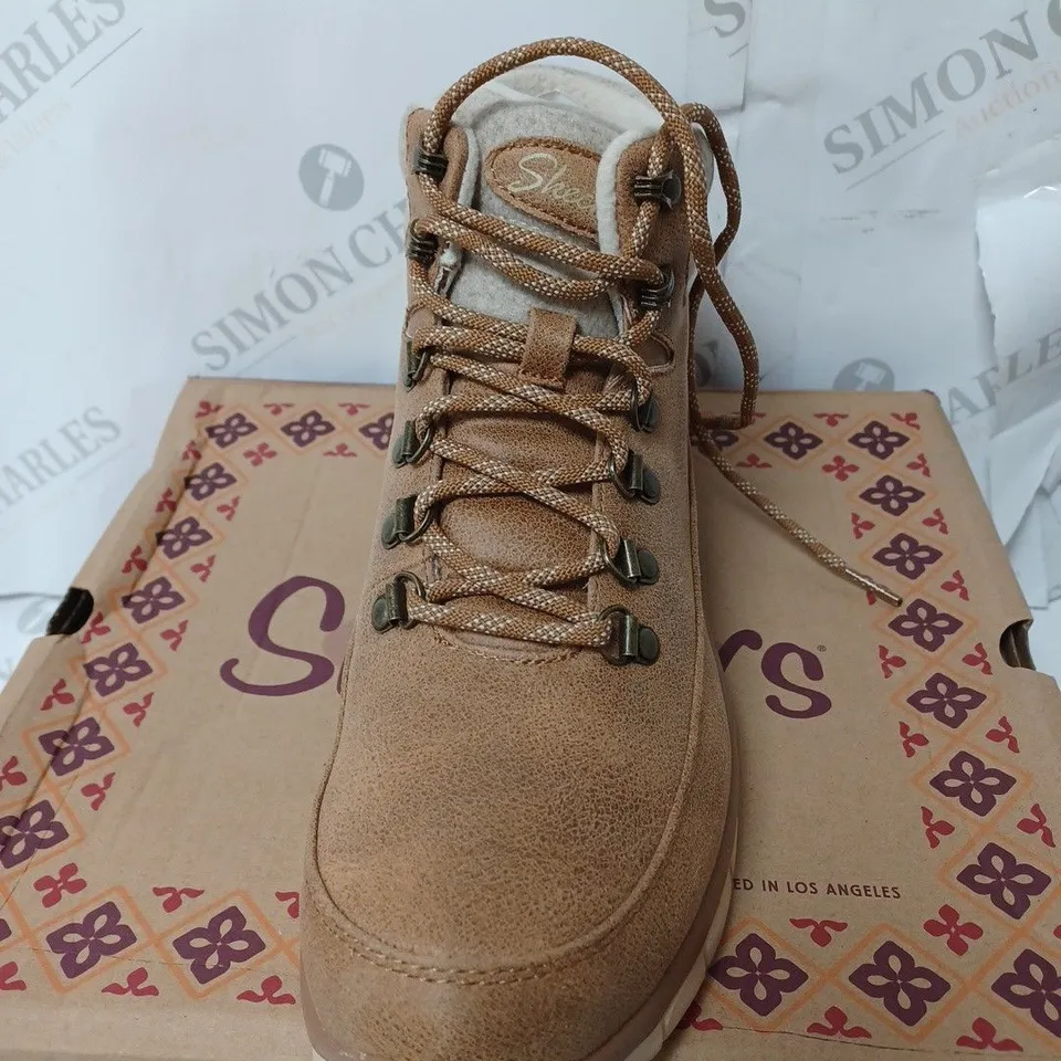 BOXED SKECHERS SYNERGY WARM TECH BOOTS , CHESTNUT - SIZE 4 
