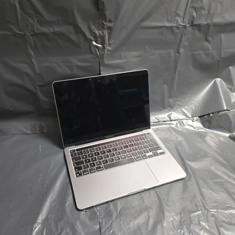 APPLE MACBOOK PRO (A2338)