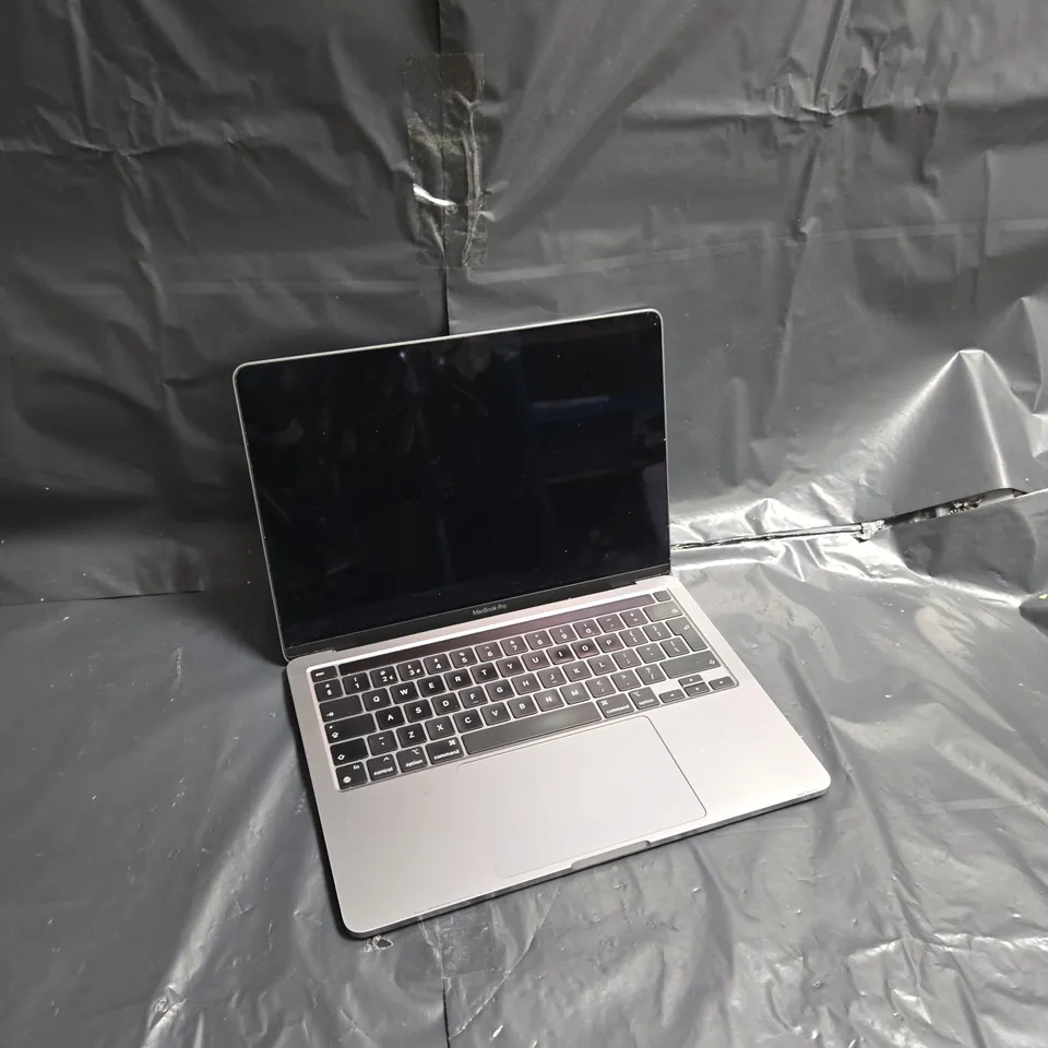APPLE MACBOOK PRO (A2338)