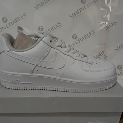 NIKE AIRFORCE 1 WHITE SIZE 9.5