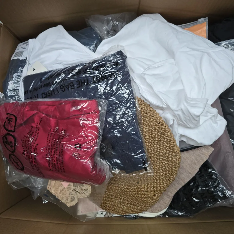 APPROXIMATELY 30 ASSORTED CLOTHING ITEMS IN VARIOUS SIZES, STYLES & COLOURS TO INCLUDE BRANDS SUCH AS JACAMO, BOUX AVENUE, ASOS, ETC - COLLECTION ONLY