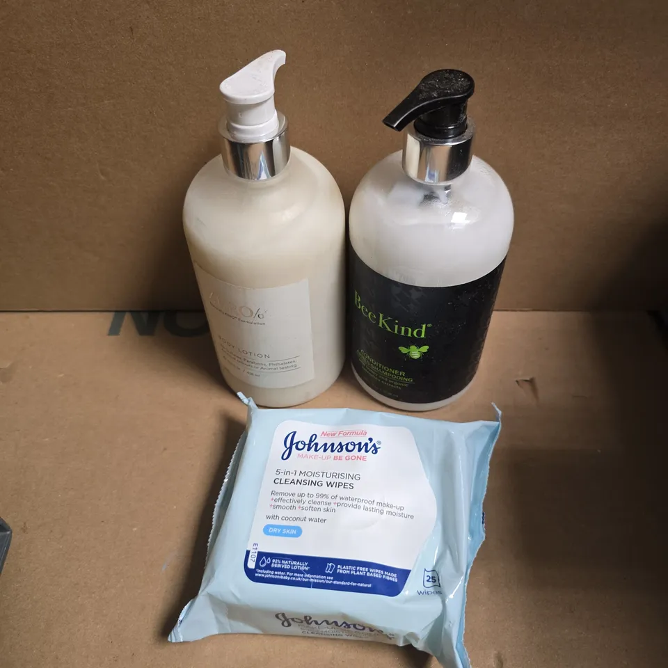 APPROXIMATELY 15 ASSORTED HEALTH & BEAUTY PRODUCTS TO INCLUDE BEE KIND BODY LOTION, ZERO% BODY LOTION, 5 IN 1 MOISTURISING WIPES ETC - COLLECTION ONLY