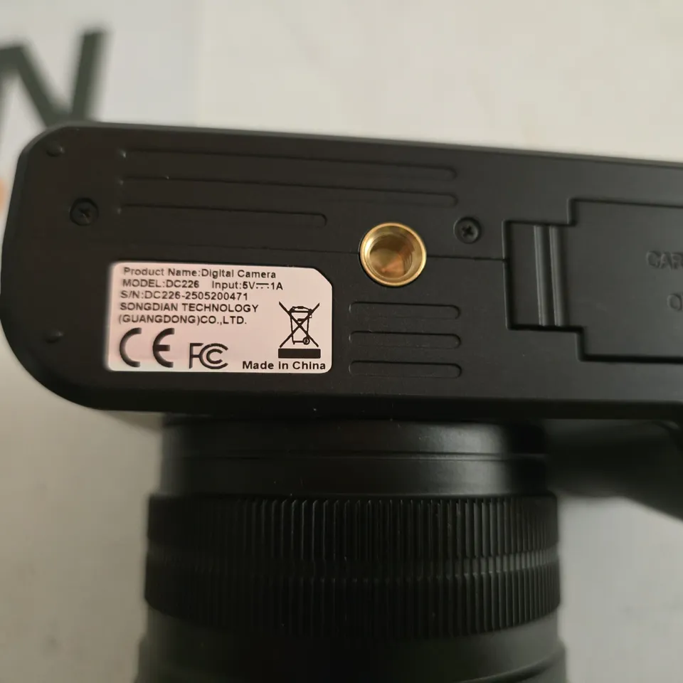 DIGITAL CAMERA DC226 16X ZOOM WITH MANUAL