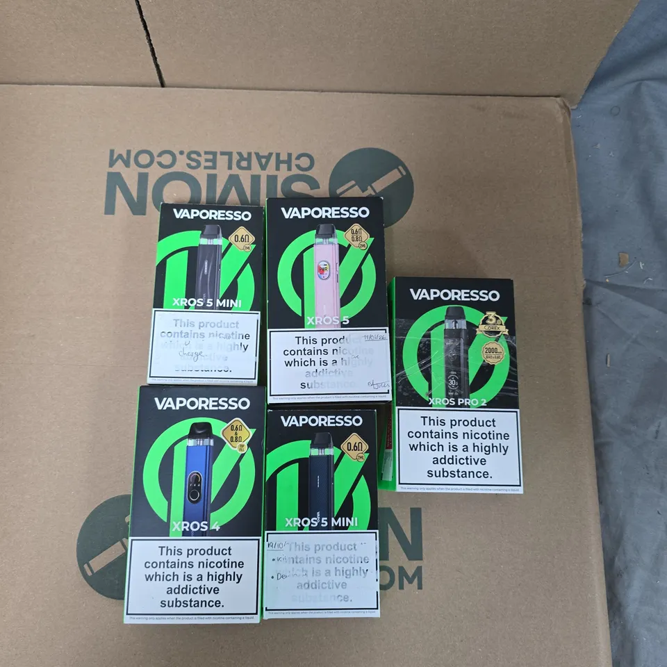 BOX OF APPROXIMATELY 30 ASSORTED E-CIGARETTES AND ACCOMPANIMENTS TO INCLUDE: VARIOUS VAPORESSO PRODUCTS 