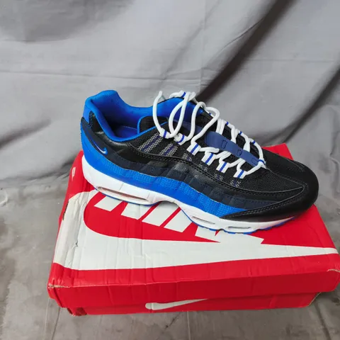 NIKE RUNNING SHOES – BLACK/BLUE ON BOX UK SIZE 9 WITH FREE PAIR OF TRAINER SOCKS