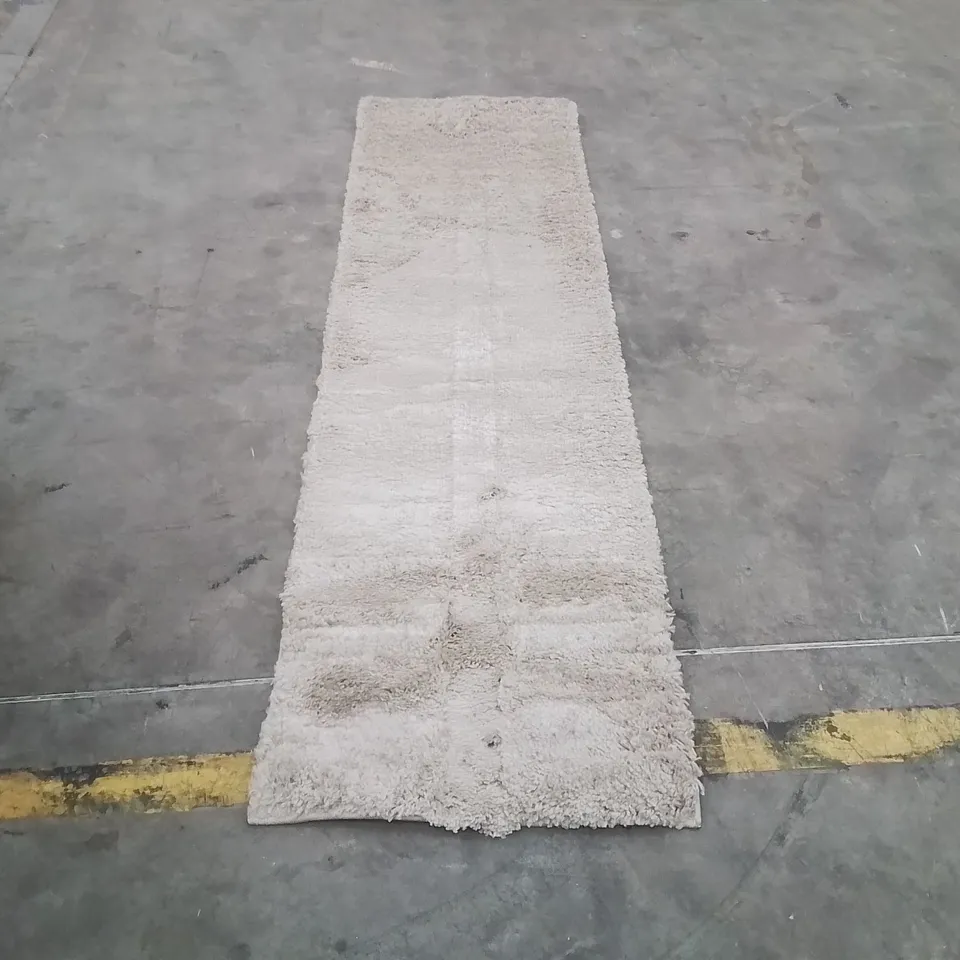 QUALITY DESIGNER AREA RUG - APPROXIMATELY 60x230cm