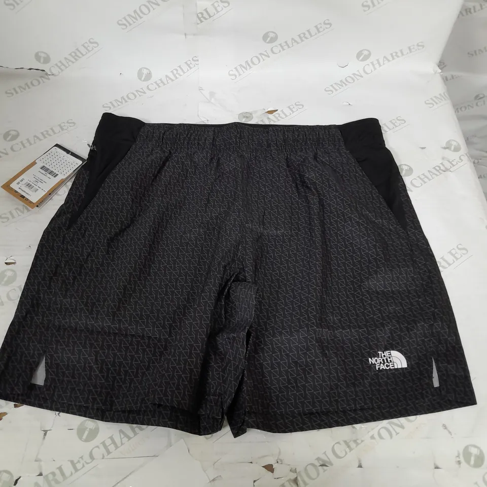 THE NORTH FACE SHORT PRINT IN BLACK - LARGE