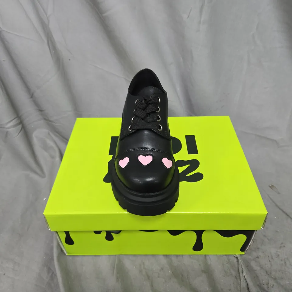 BOXED PAIR OF KOI KIDZ LIL TENNIN HEART SHOES IN BLACK/PINK - UK KIDS 11
