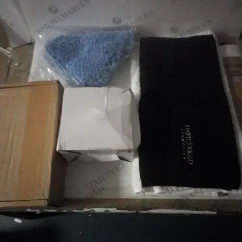 GROUP OF APPROX 10 ASSORTED ITEMS TO INCLUDE TOWELS, MOP HEADS, DRY BAG ETC