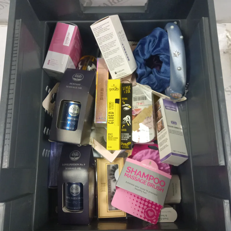 BOX TO CONTAIN APPROXIMATELY 25 ASSORTED WOMEN'S HEALTH AND BEAUTY PRODUCTS  