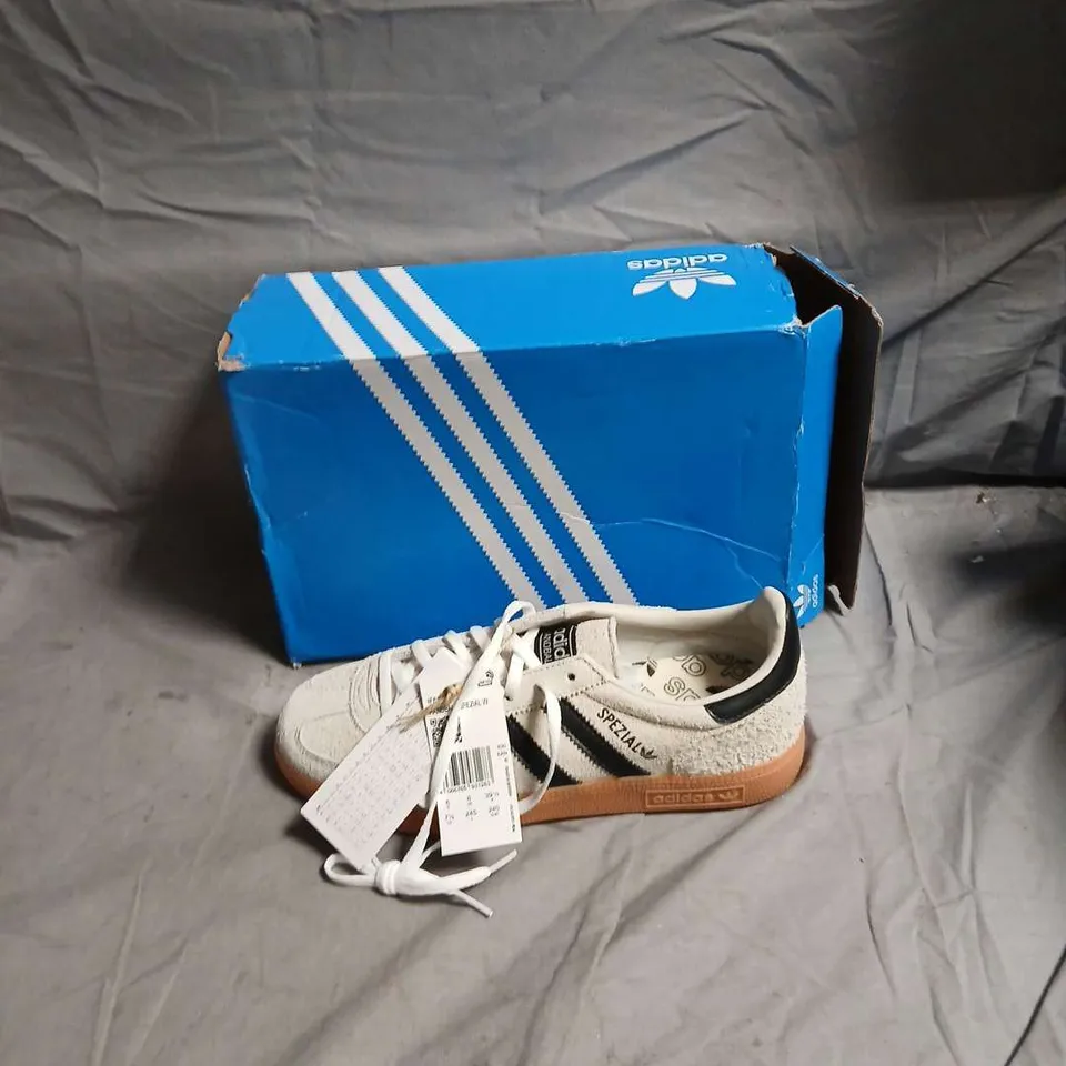 ADIDAS SPEZIAL SNEAKERS – WHITE/CREAM WITH GUM SOLE- SIZE UK 6
