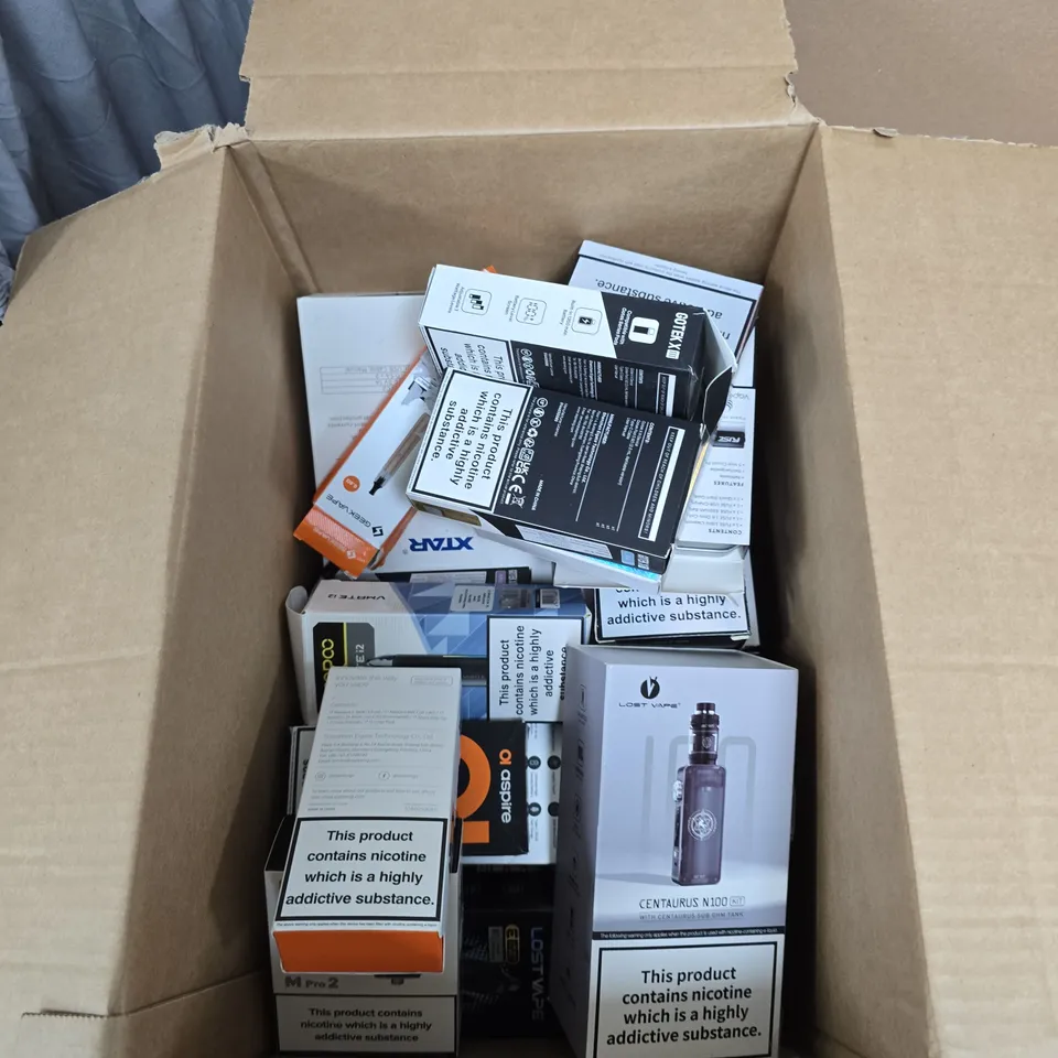 BOX OF APPROXIMATELY 30 ASSORTED E-CIGARETTES AND ACCOMPANIMENTS TO INCLUDE: VARIOUS GEEKVAPE ITEMS 