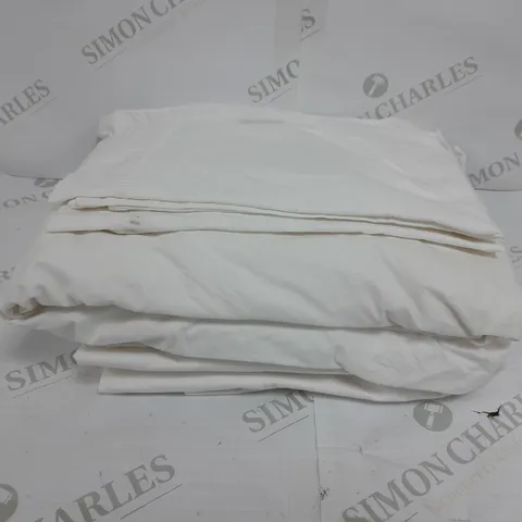 KATIE HOPPEN DUVET SET IN WHITE - DOUBLE 