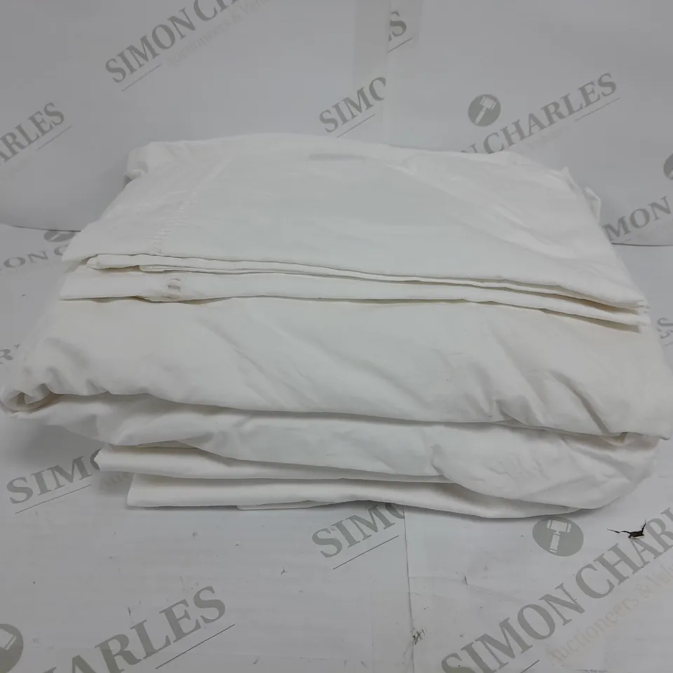 KATIE HOPPEN DUVET SET IN WHITE - DOUBLE 