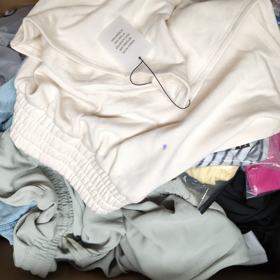 APPROXIMATELY 30 ASSORTED CLOTHING ITEMS IN VARIOUS SIZES, STYLES & COLOURS TO INCLUDE BRANDS SUCH AS H&M BERSHKA, CAMILA COELHO, ETC - COLLECTION ONLY