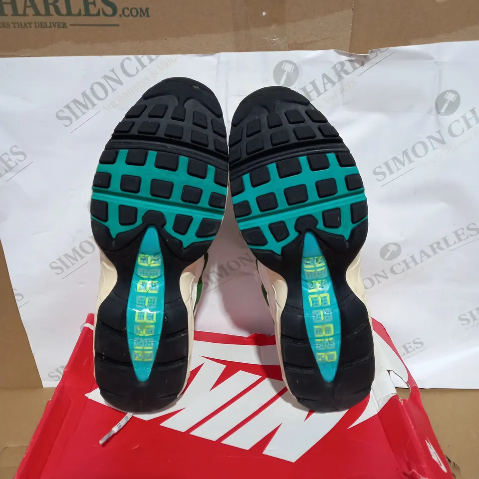 PAIR OF BOXED NIKE MAX 95 ERA MENS TRAINERS SIZE 10