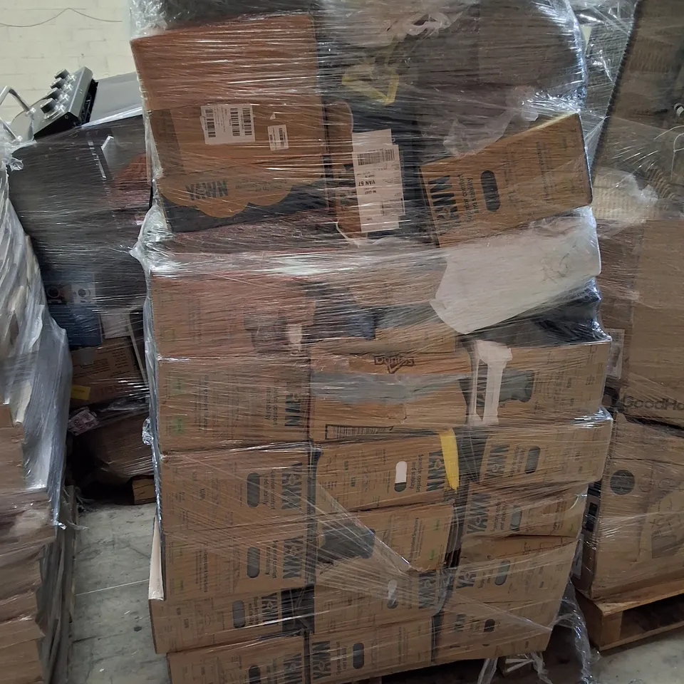 PALLET CONTAINING LARGE QUANTITY OF AIR BEDS 