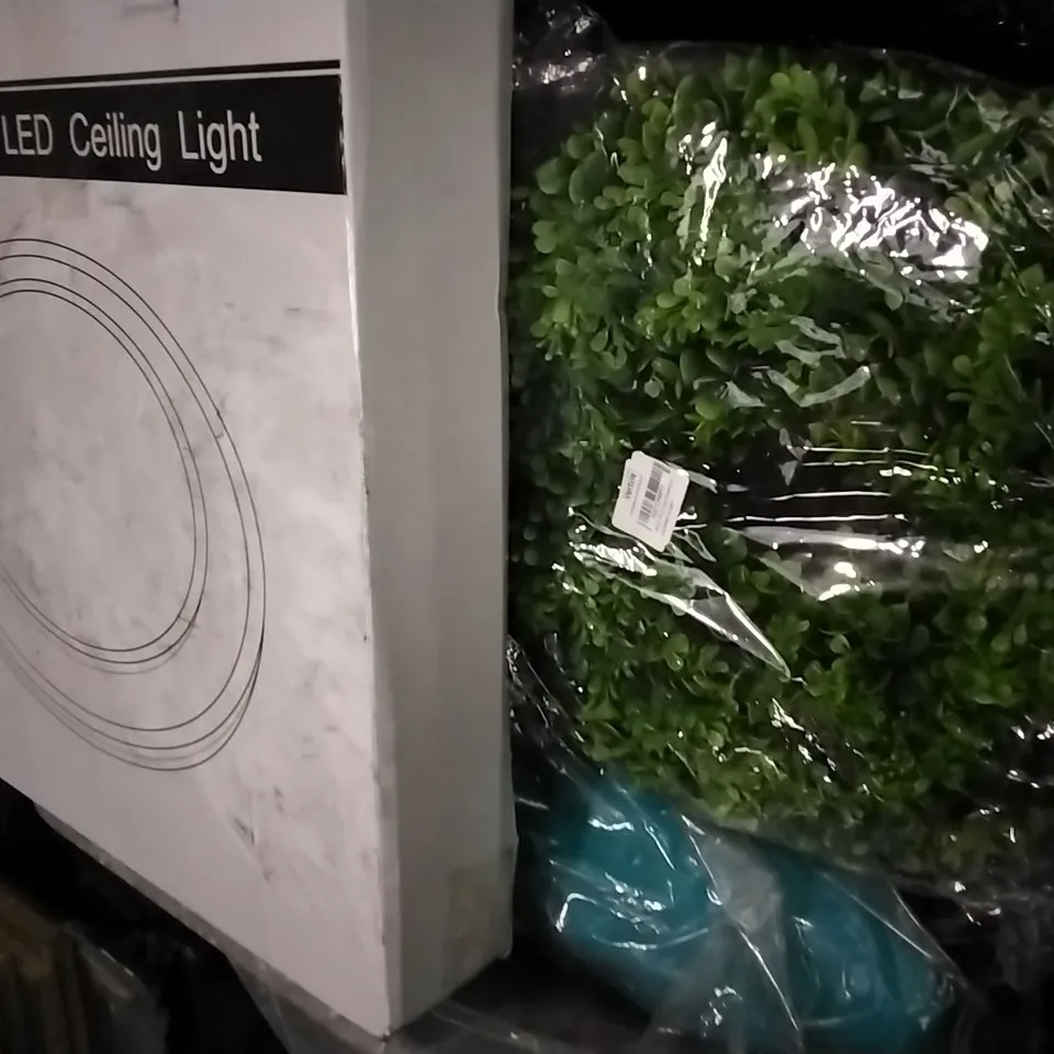 CRATE OF ASSORTED ITEMS INCLUDING DOUBLE LED CEILING LIGHT, TIMBER RIDGE FOLDING BEACH PICNIC CAMPING CHAIR, VERTVIE 15" DOOR WREATHS, MEMORY FOAM COMFORT CUSHION