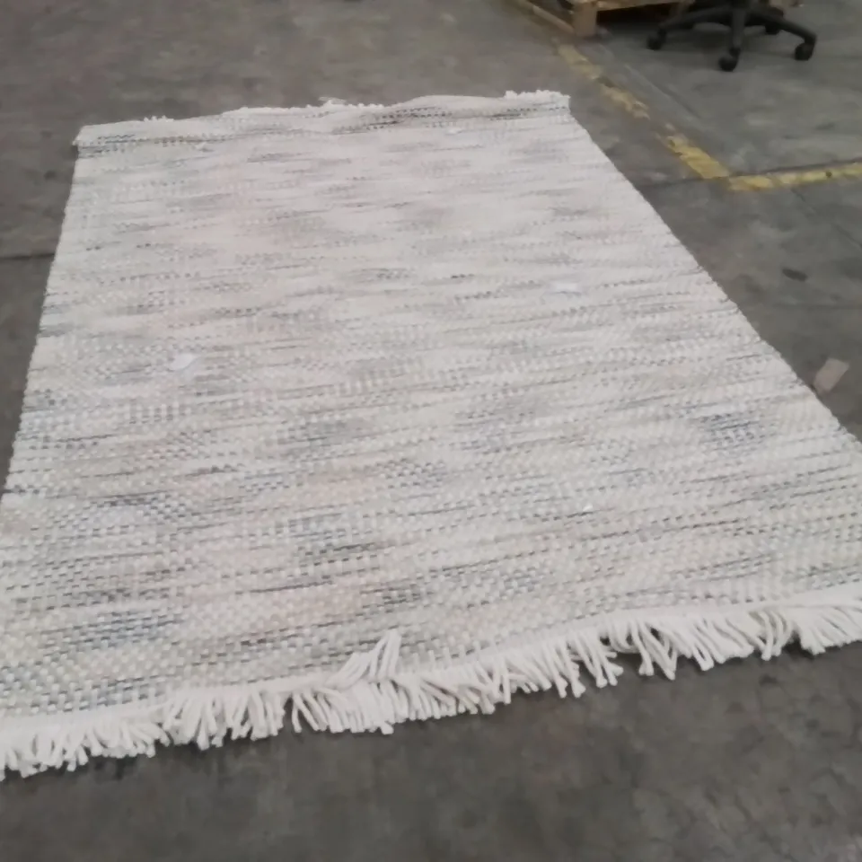 QUALITY DESIGNER AREA RUG - APPROXIMATELY 250X160CM