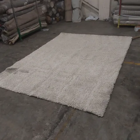 QUALITY DESIGNER FLUFFY RUG - APPROXIMATELY 320 x 240cm