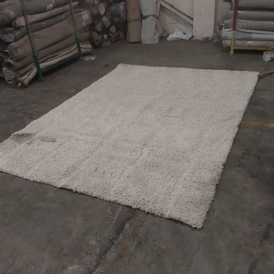 QUALITY DESIGNER FLUFFY RUG - APPROXIMATELY 320 x 240cm