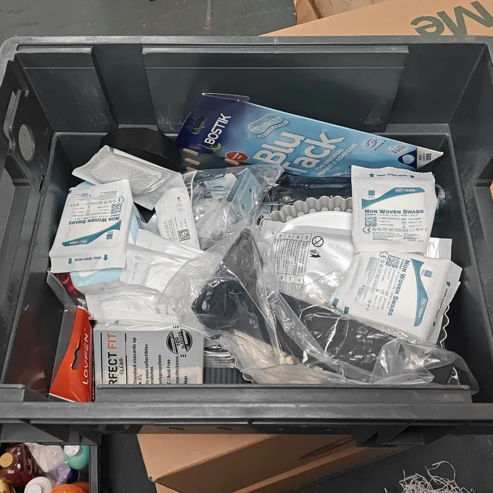 LOT OF APPROXIMATELY 24 ASSORTED HOUSEHOLD ITEMS TO INCLUDE CARD HOLDERS, STICKERS AND SWABS