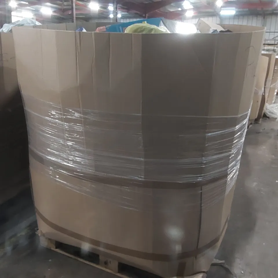 PALLET CONTAINING A VERY LARGE QUANTITY OF ASSORTED PILLOWS AND RELATED BEDDING/COMFORT PRODUCTS ECT