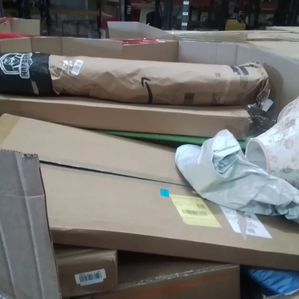 PALLET OF ASSORTED HOUSEHOLD GOODS AND PRODUCTS TO INCLUDE;FOLDABLE SOLAR PANELS,COFFEE MACHINE,POPUP TENT