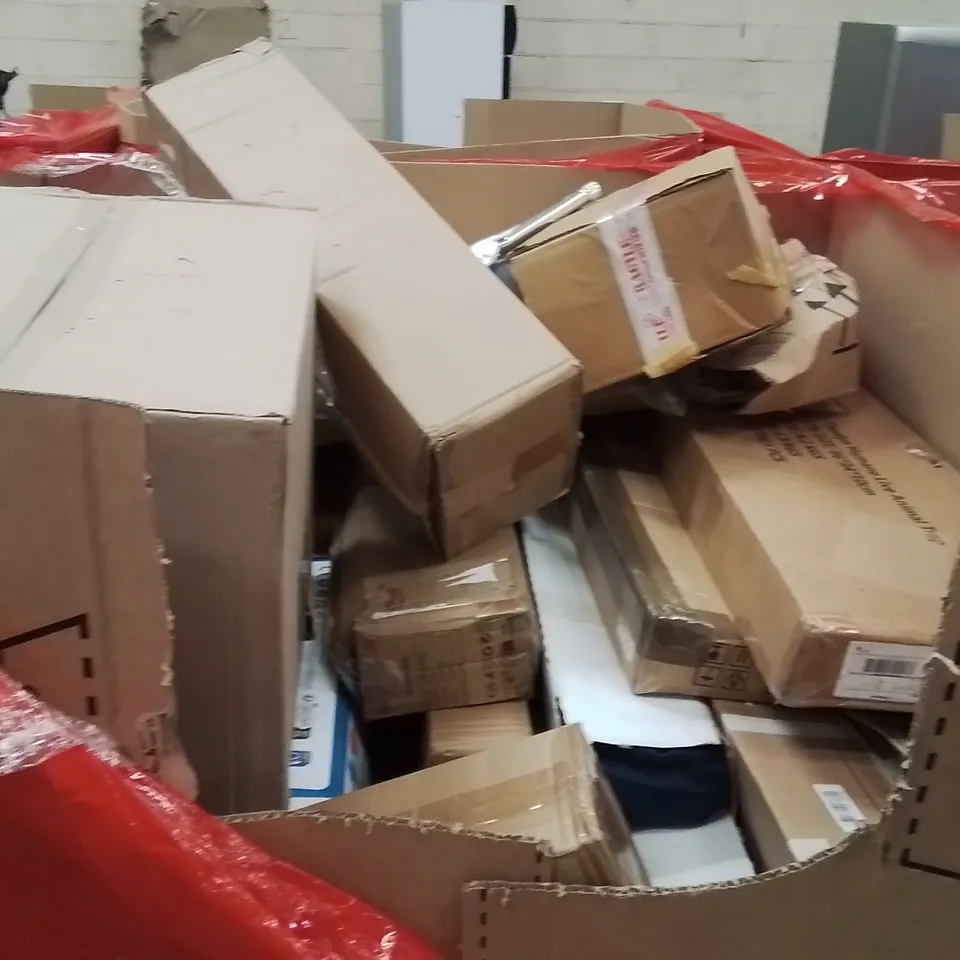 PALLET OF ASSORTED HOUSEHOLD GOODS AND PRODUCTS TO INCLUDE;RAISED TOILET SEAT,TENNIS RACKET,PET STAIRS