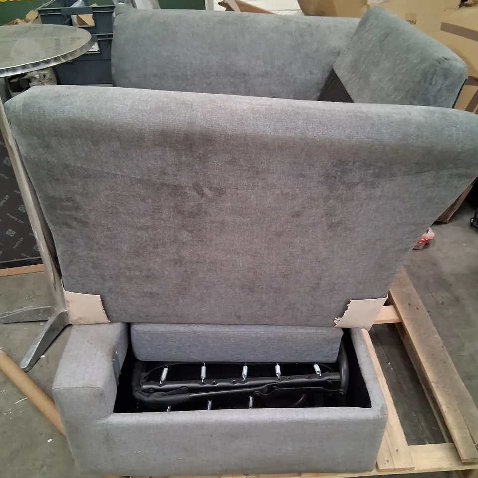 APPROXIMATELY SIX ASSORTED DESIGNER UPHOLSTERY PRODUCTS TO INCLUDE; DESIGNER GREEN FABRIC SOFA SECTION WITH BUTTON DETAIL, FOLDING BED SECTION AND GREY FABRIC SECTION