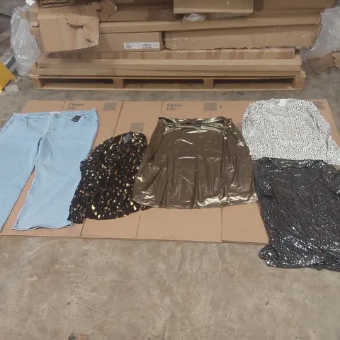 PALLET CONTAINING APPROXIMATELY 700X BRAND NEW ASSORTED DESIGNER CLOTHING ITEMS INCLUDING: JD WILLIAMS JEANS, SKIRTS, TOPS ECT