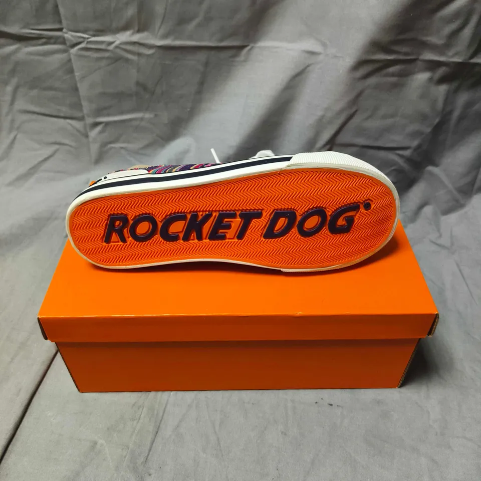 ROCKET DOG JAZZIN ALOE COTTON SHOES - 5