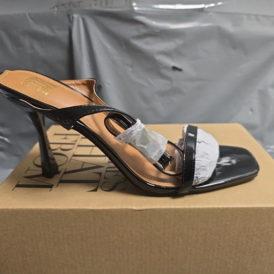 BOXED WHERES THAT FROM BLACK PATENT HEELS - UK 7 