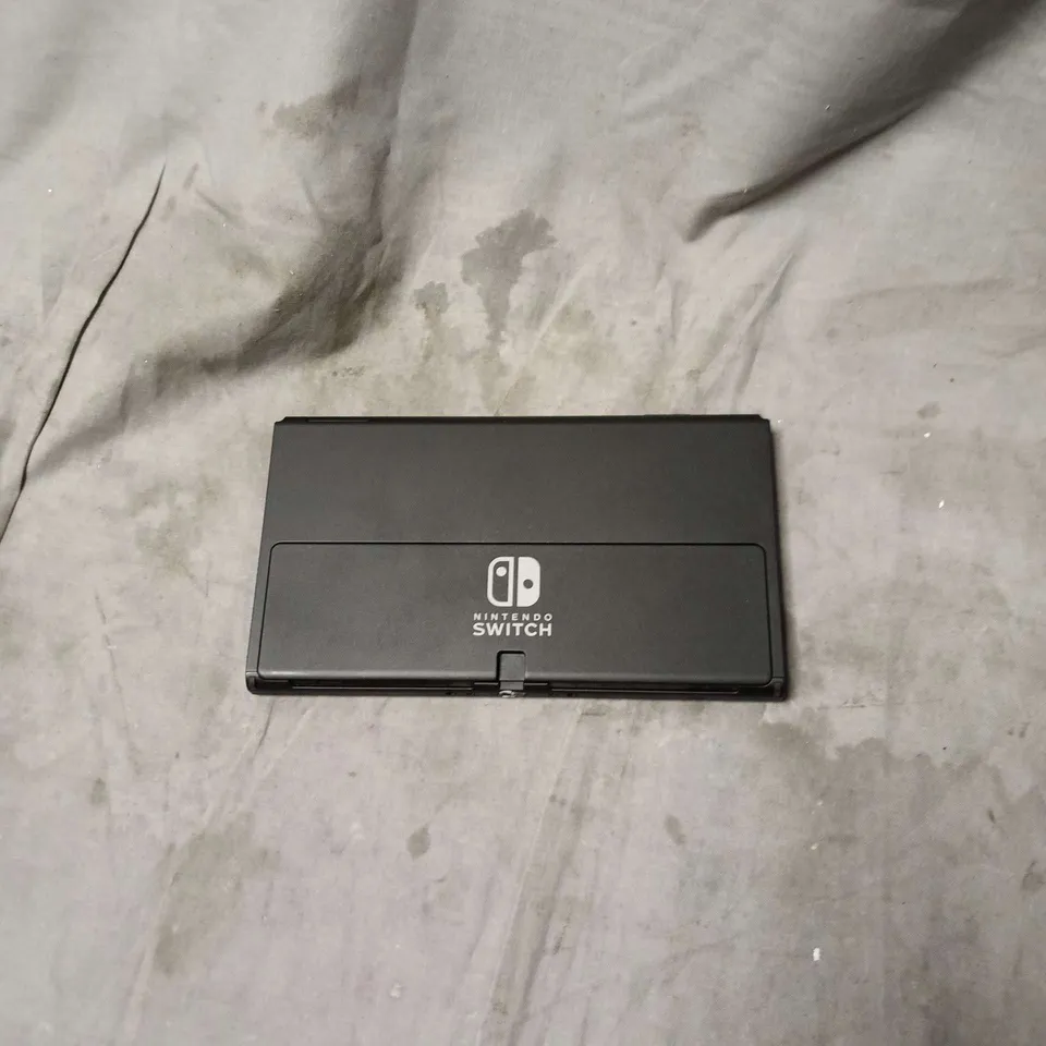 NINTENDO SWITCH OLED MODEL BOXED WITH ACCESSORIES