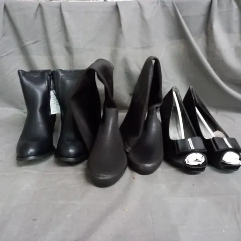 APPROXIMATELY 10 PAIRS OF ASSORTED WOMEN SHOES IN VARIOUS STYLES AND SIZES