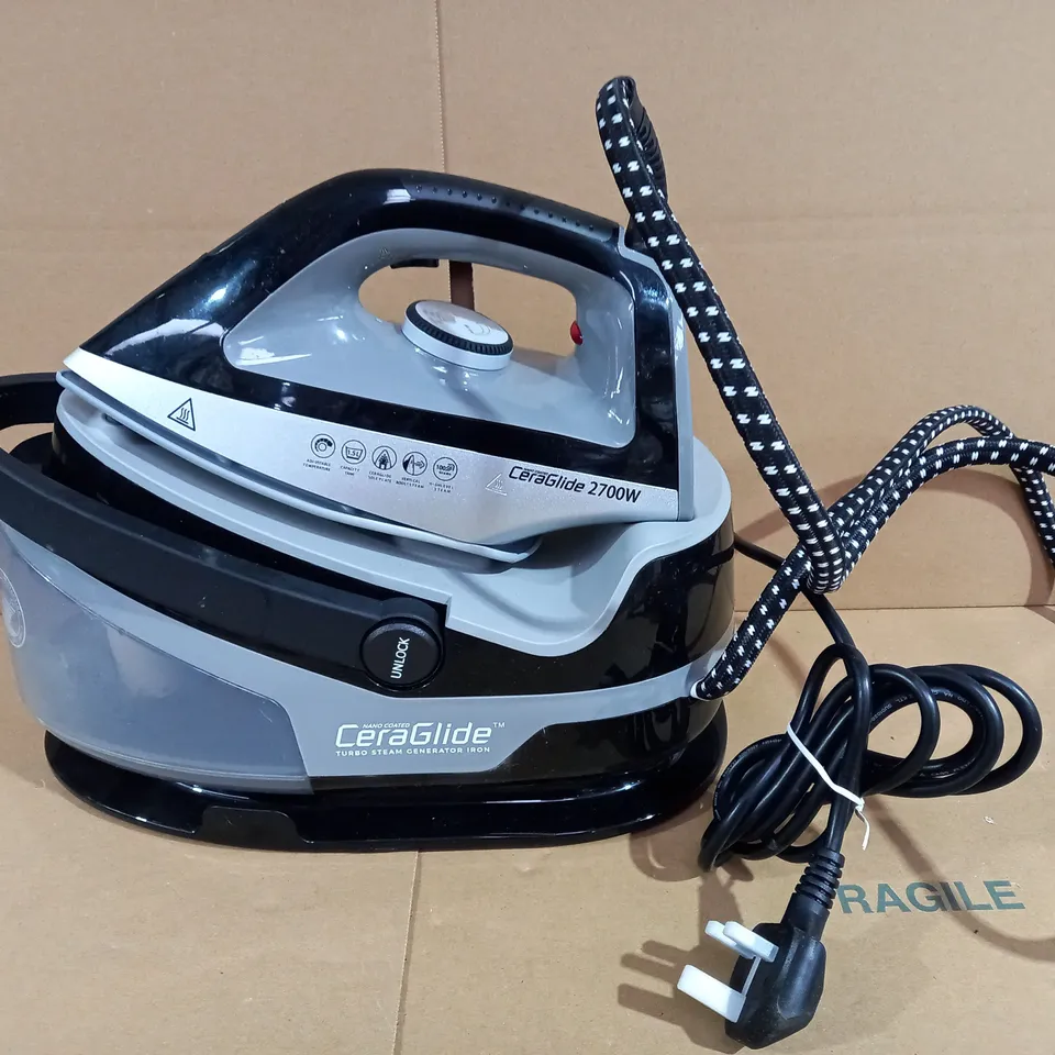 TOWER CERAGLIDE 2700W STEAM GENERATOR IRON